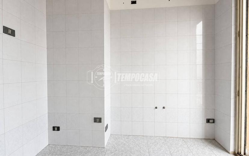 Trilocale buono stato, terzo piano, Cameri — foto 13 di 24