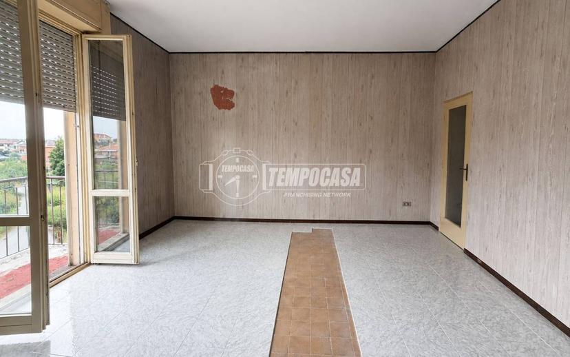 Trilocale buono stato, terzo piano, Cameri — foto 12 di 24