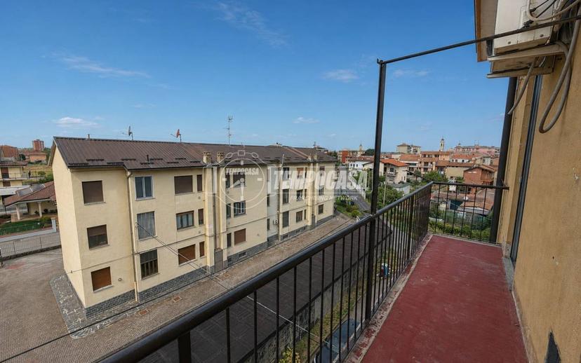 Trilocale buono stato, terzo piano, Cameri — foto 3 di 24