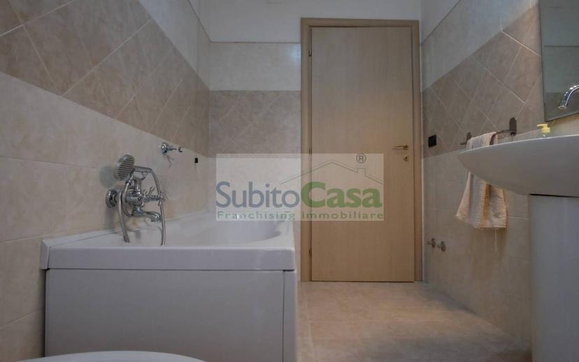 Quadrilocale viale San Vincenzo 51, Pianella — foto 3 di 41