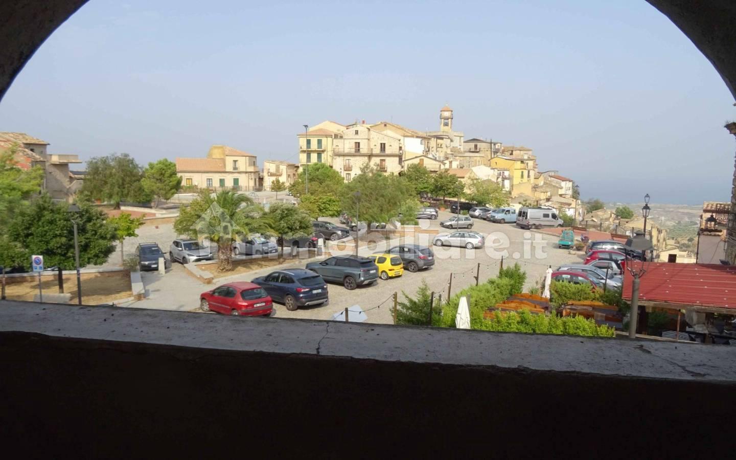 Trilocale via Castello 6, Centro, Badolato