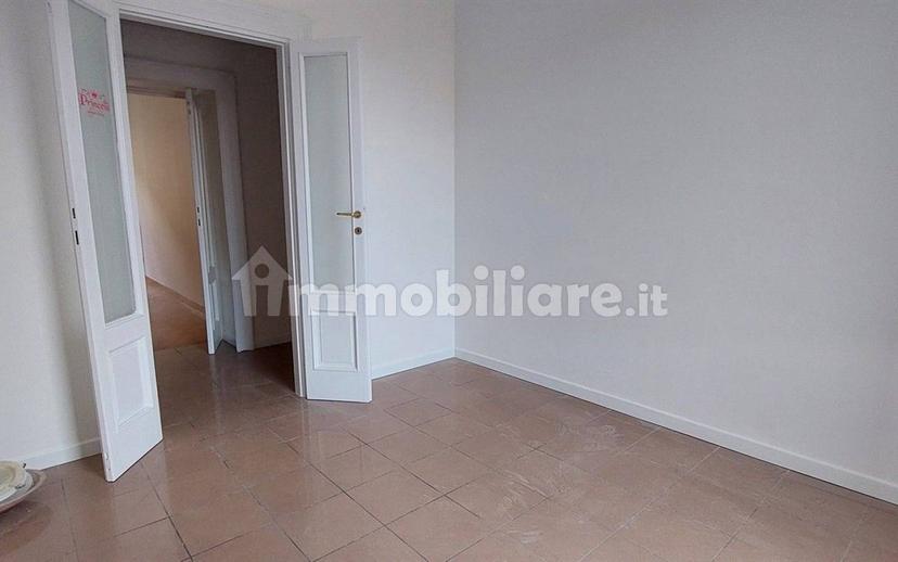 Trilocale via Zanata 1, Centro Storico, Monza