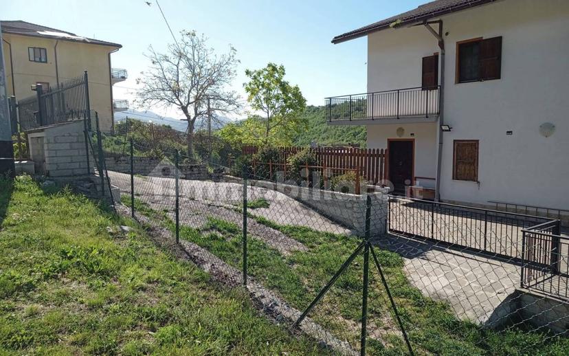 Trilocale via Quartaro, Collebrincioni - Assergi, L'Aquila — foto 4 di 6
