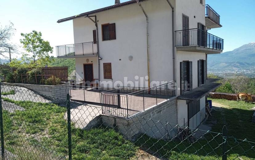 Trilocale via Quartaro, Collebrincioni - Assergi, L'Aquila — foto 2 di 6