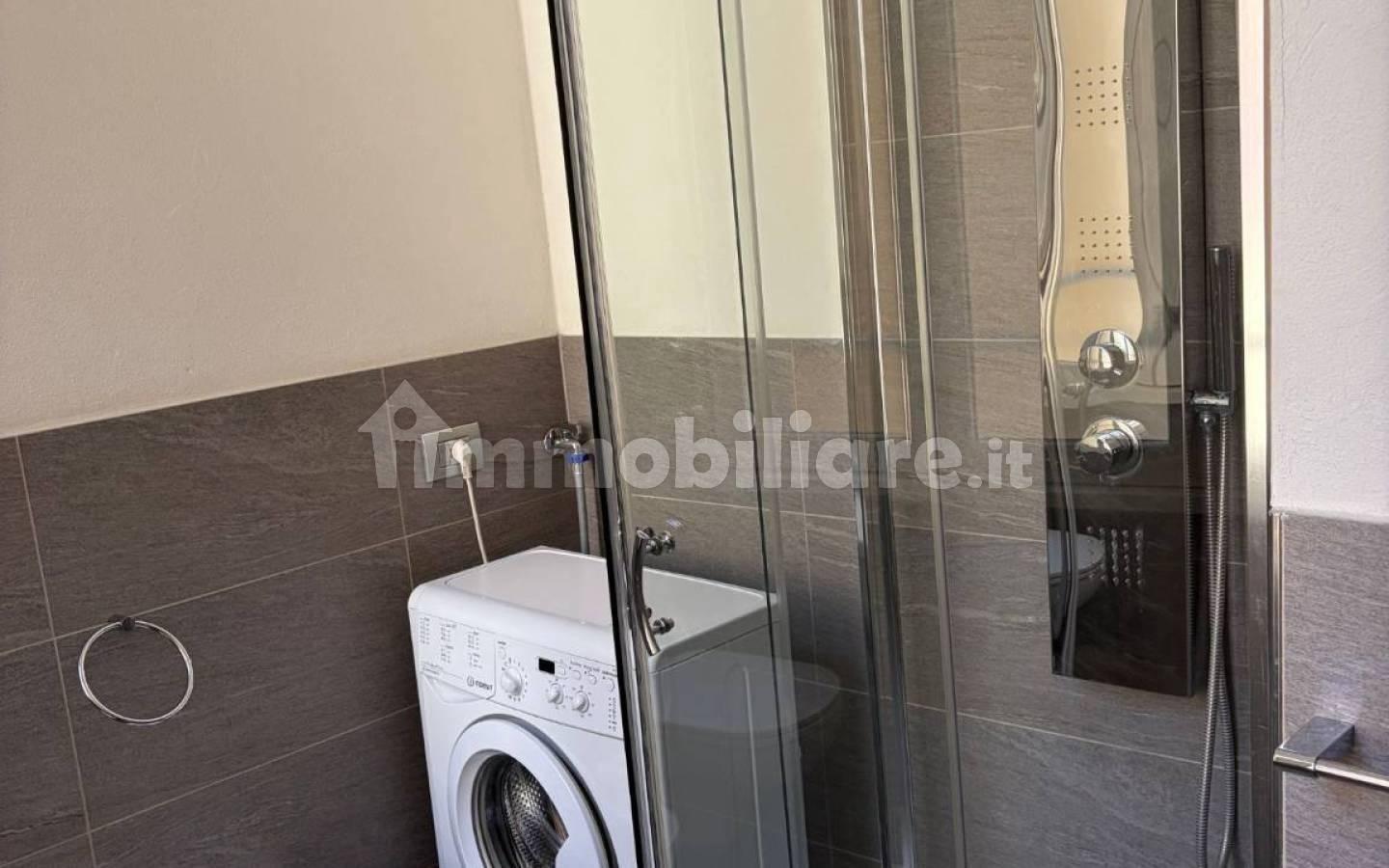 Trilocale vicolo Granai 4, Centro, Lecco