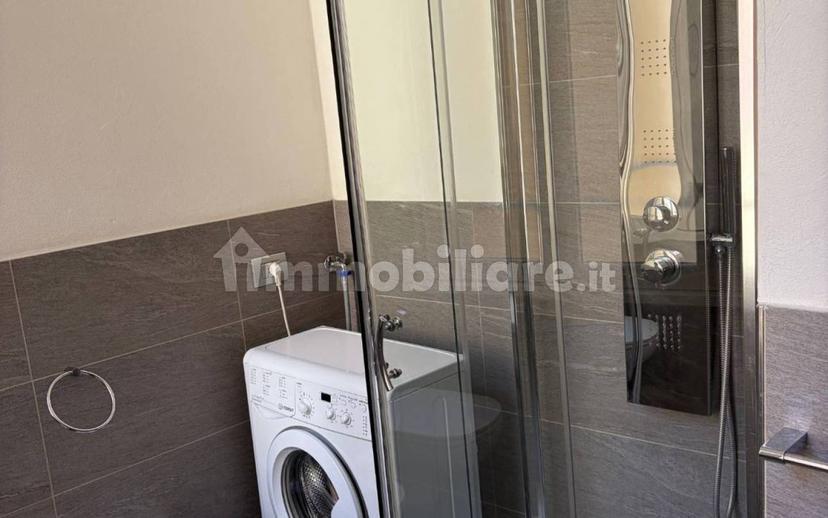 Trilocale vicolo Granai 4, Centro, Lecco