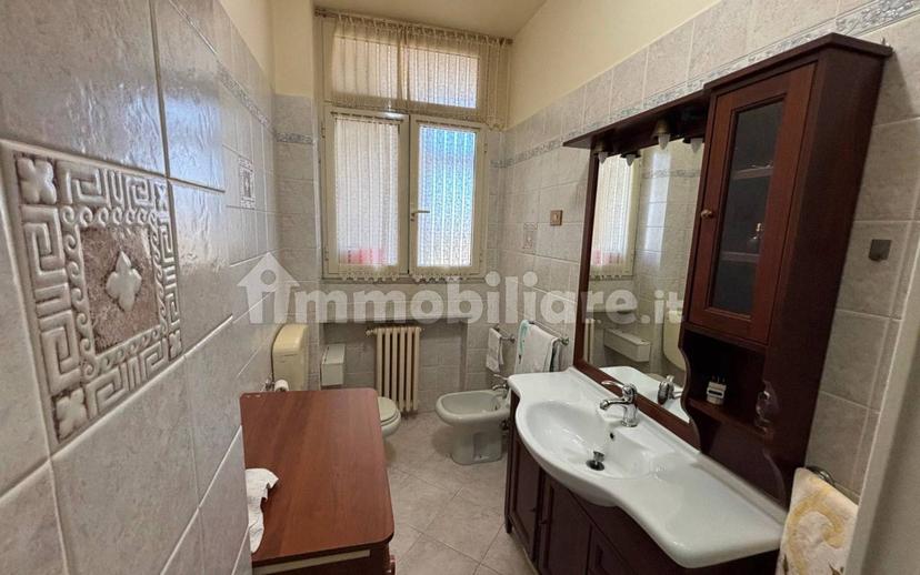 Trilocale via Alessandro di Gifflenga 15, Semicentro, Vercelli — foto 2 di 28