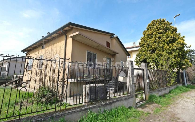 Villa unifamiliare via Crocioni, Villafranca di Verona