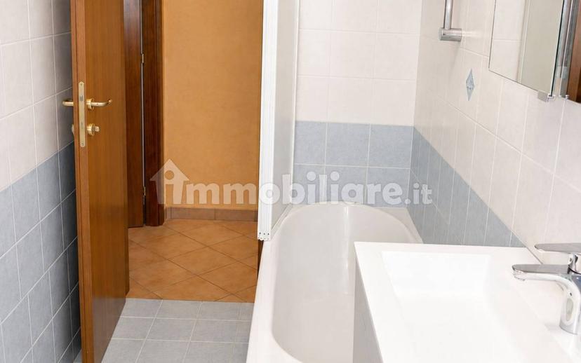 Trilocale via Monte Bianco 12, Semicentro, Vercelli — foto 6 di 24