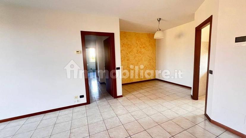 Trilocale piazza Libertà 1, Centro, Missaglia — foto 7 di 46