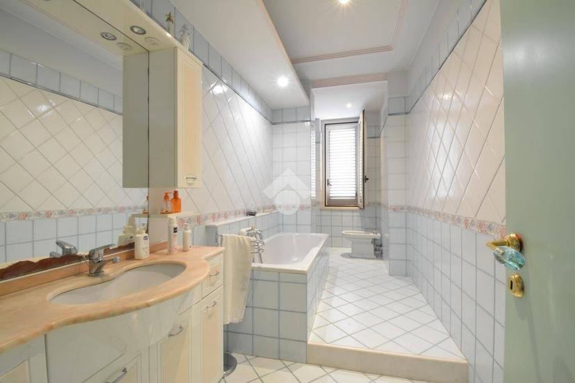 Villa unifamiliare via Agostino Stellato 160, San Prisco — foto 5 di 38