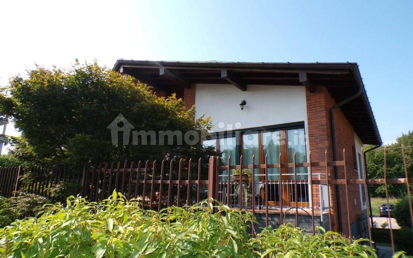 Villa unifamiliare via Vergiate, Mercallo — foto 2 di 38