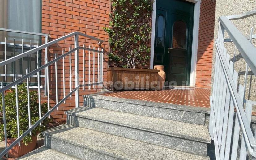 Villa unifamiliare via Vergiate, Mercallo — foto 4 di 38