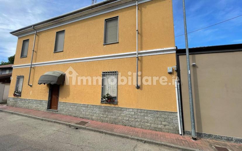 Villa unifamiliare via Prarolo 50, Cappuccini, Vercelli — foto 4 di 40