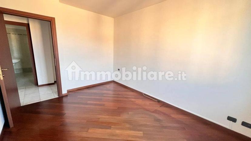 Trilocale piazza Libertà 1, Centro, Missaglia — foto 4 di 46