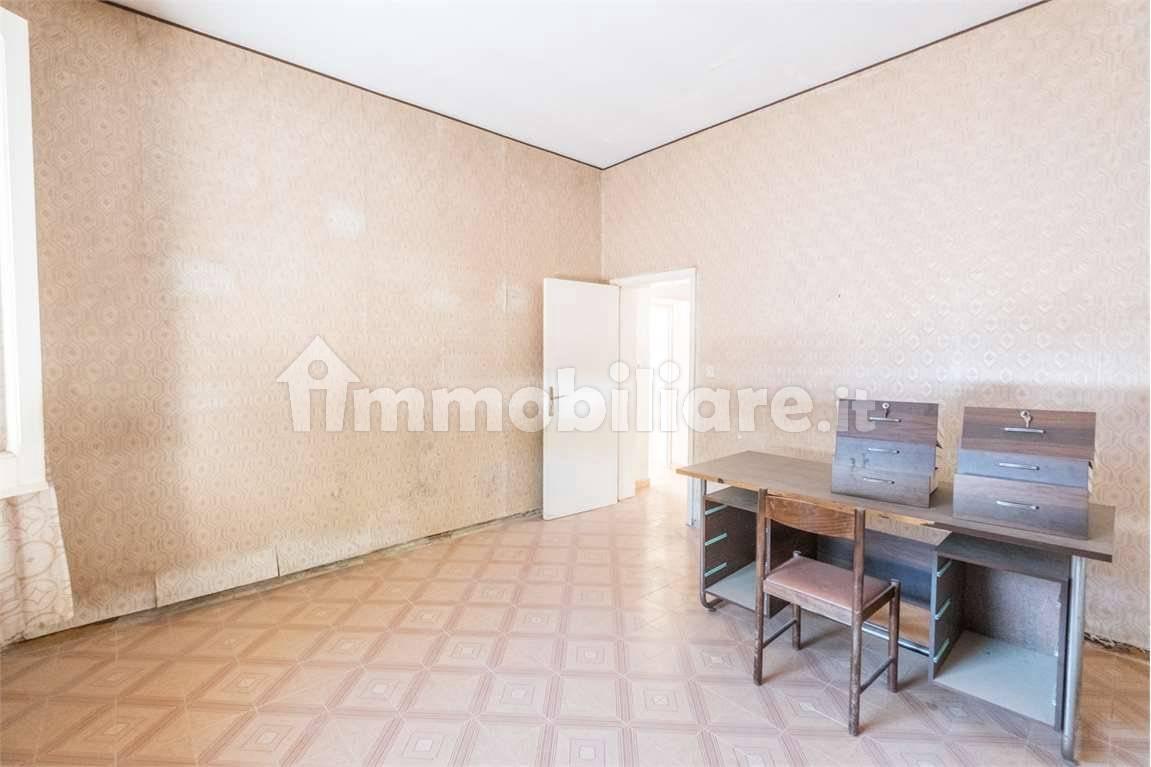 Appartamento da ristrutturare, Centro, Collecorvino