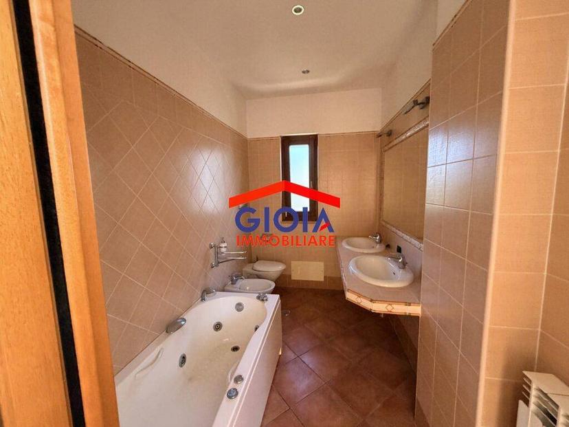 Villa unifamiliare via Gorizia 29, Mondragone — foto 13 di 38