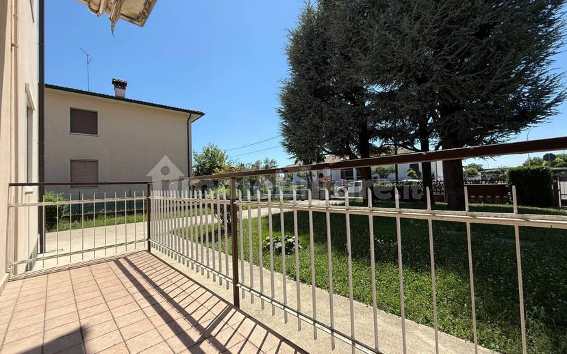 Trilocale ottimo stato, piano rialzato, Comun Nuovo — foto 2 di 10