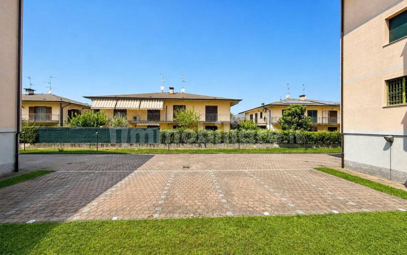 Appartamento via Papa Giovanni Paolo II 5, Landriano — foto 2 di 18