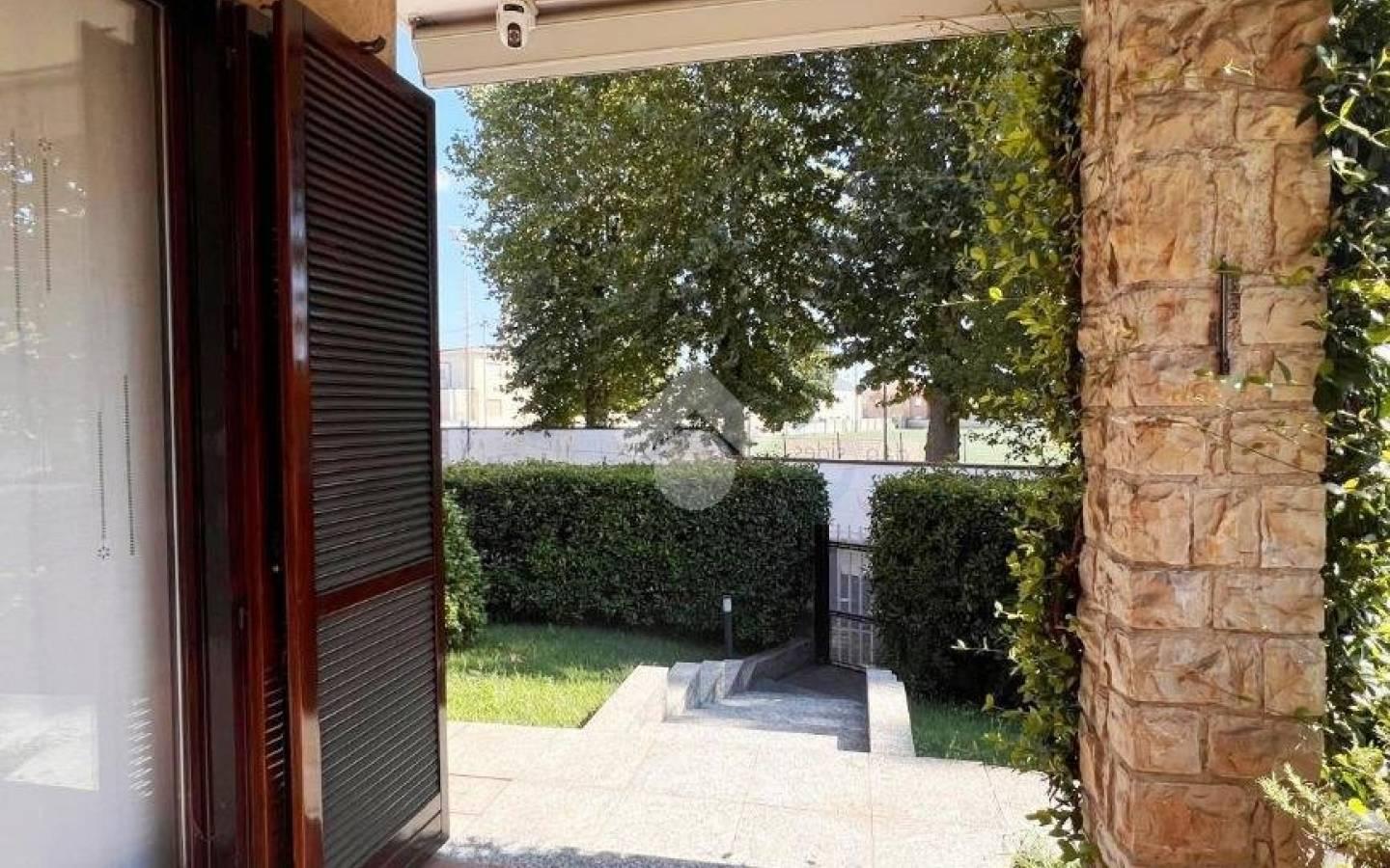 Villa bifamiliare via Libertà 42, Centro, Turate