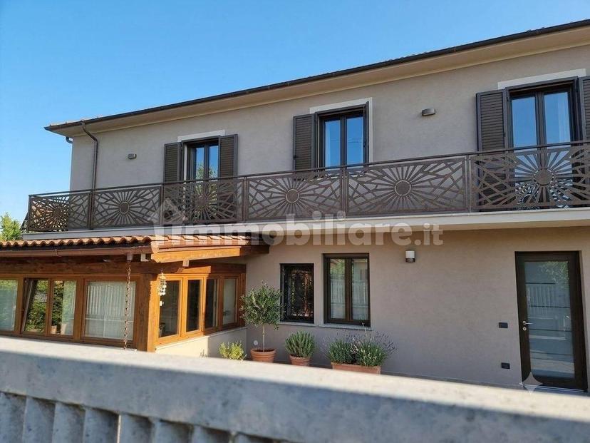 Villa bifamiliare via Fivizzano, Avenza, Carrara — foto 10 di 16