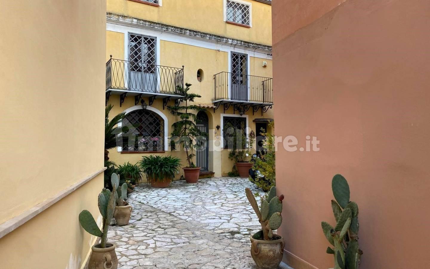 Appartamento in villa via Pescia, Lanza di Scalea - Olimpo, Palermo