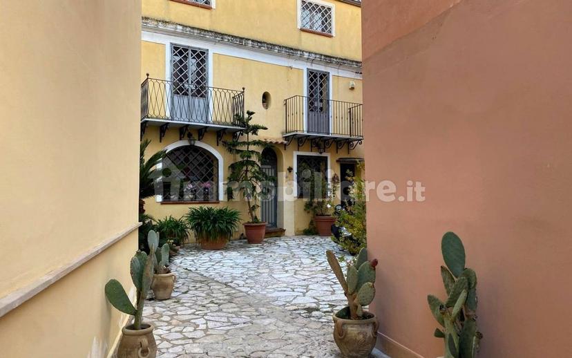 Appartamento in villa via Pescia, Lanza di Scalea - Olimpo, Palermo