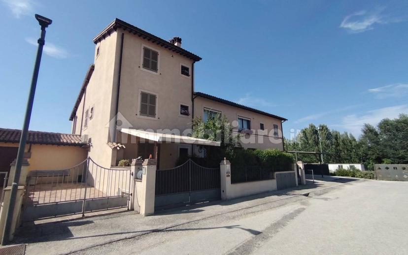 Bilocale via Luigi Einaudi, Castel Ritaldi — foto 2 di 12