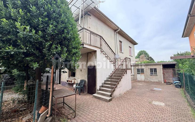 Villa bifamiliare via Raffaello Sanzio 19, Centro, Cavaria con Premezzo