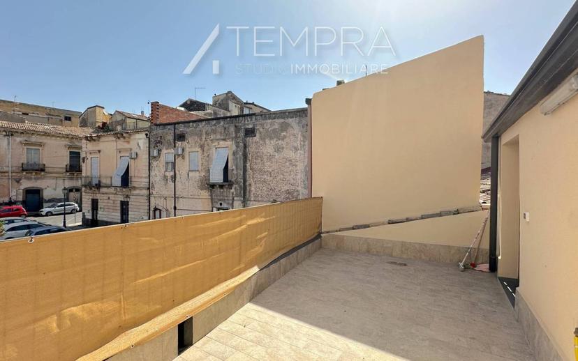 Trilocale via Santa Chiara 11, Adrano — foto 9 di 24