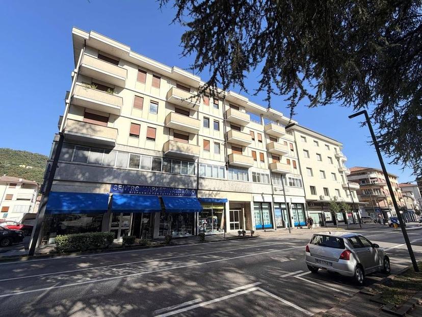 Trilocale viale Trento 83, Centro, Valdagno — foto 2 di 10