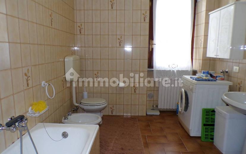 Villa bifamiliare via Giuseppe Garibaldi, Centro, Biandronno — foto 14 di 36
