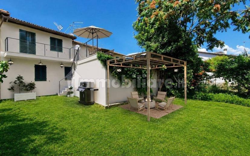 Villa bifamiliare via Fivizzano, Avenza, Carrara — foto 6 di 16