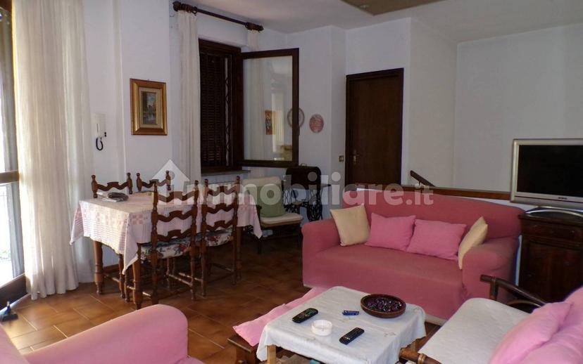 Villa bifamiliare via Giuseppe Garibaldi, Centro, Biandronno — foto 12 di 36