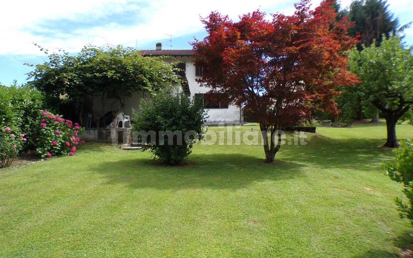 Villa bifamiliare via Giuseppe Garibaldi, Centro, Biandronno — foto 6 di 36