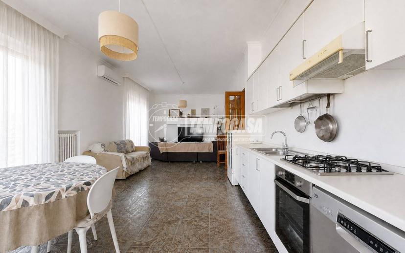 Quadrilocale via Giovanni Amendola, Centro, Conversano — foto 10 di 17