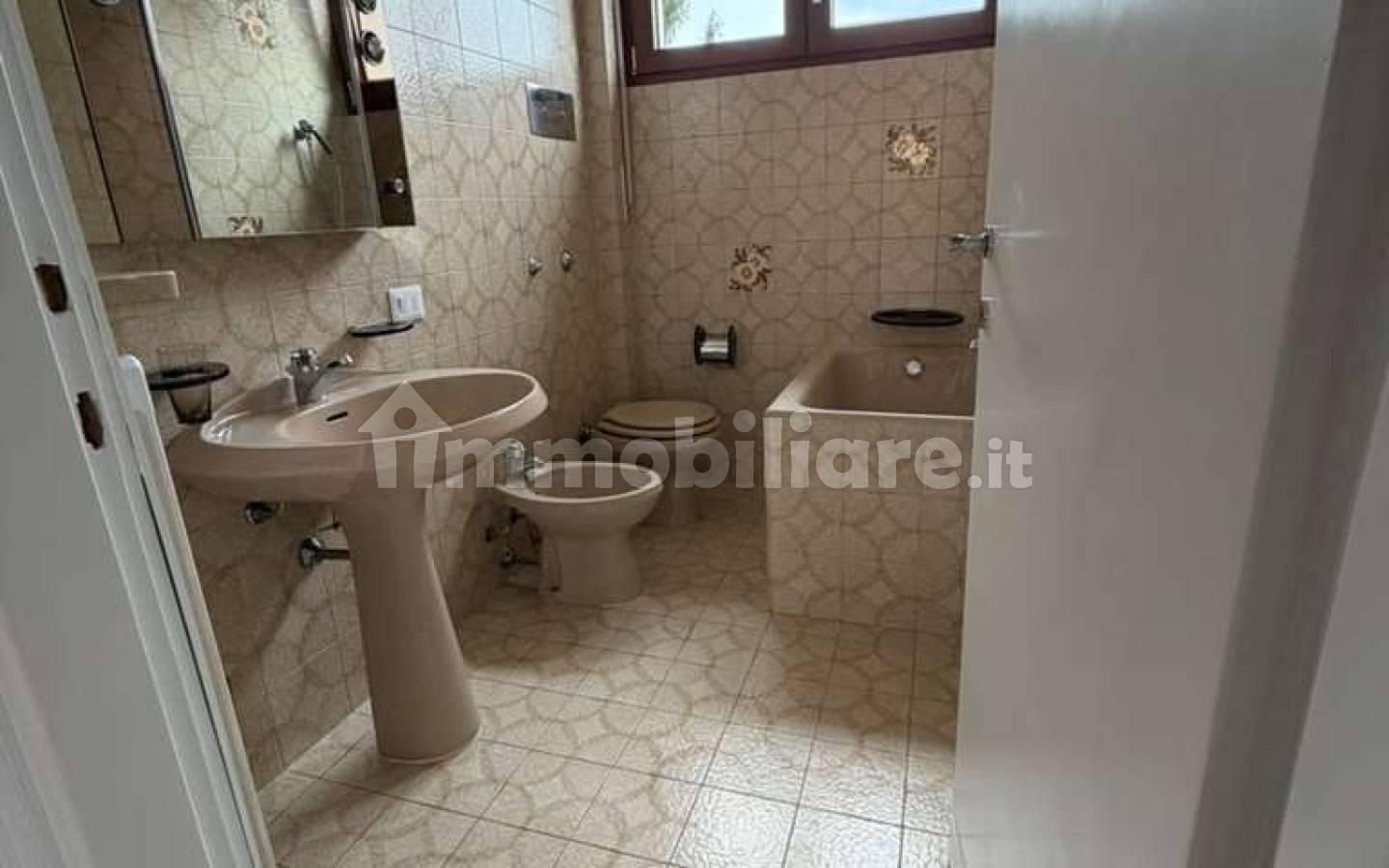 Bilocale via Xxv Aprile, 8, Centro, Carnago