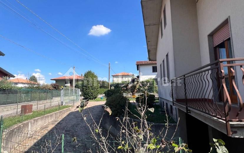 Villa unifamiliare via Alcide De Gasperi 5, Centro, Olgiate Comasco — foto 2 di 53