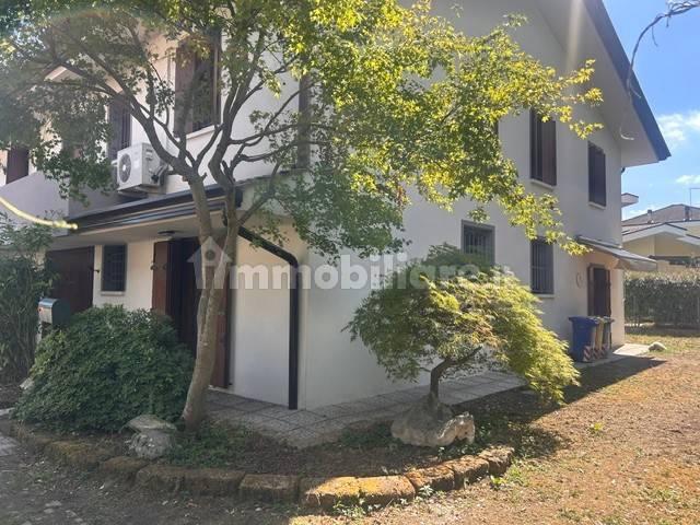 Villa bifamiliare via Vittorio Veneto, Centro, Resana — foto 8 di 9