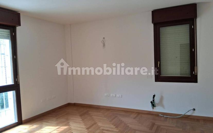 Appartamento ottimo stato, primo piano, Carrozzone, Reggio Emilia — foto 12 di 20