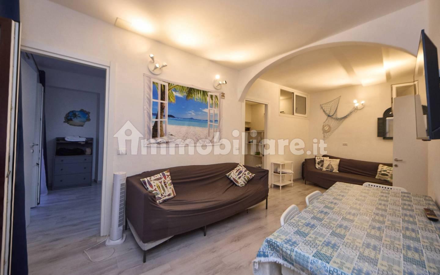 Trilocale Vico Perata, Centro, Varazze