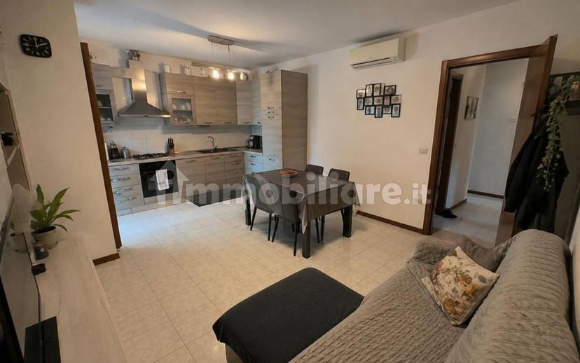 Trilocale viale Vittorio Veneto, Centro, Vignola — foto 3 di 5