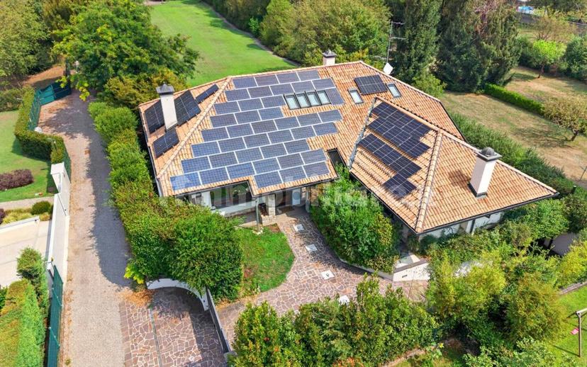 Villa unifamiliare via G.Boccaccio, 54, Saronno — foto 2 di 61