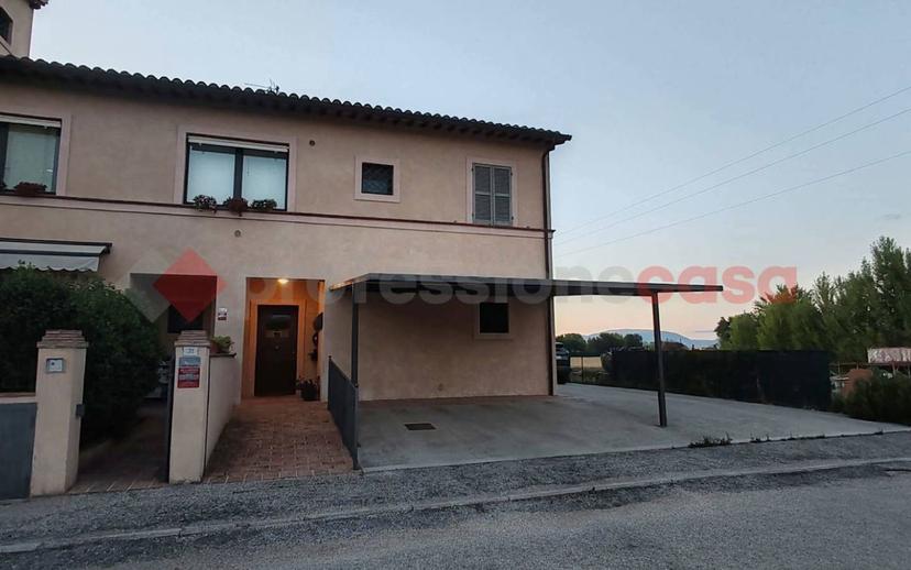 Trilocale via Luigi Einaudi, Castel Ritaldi — foto 9 di 24
