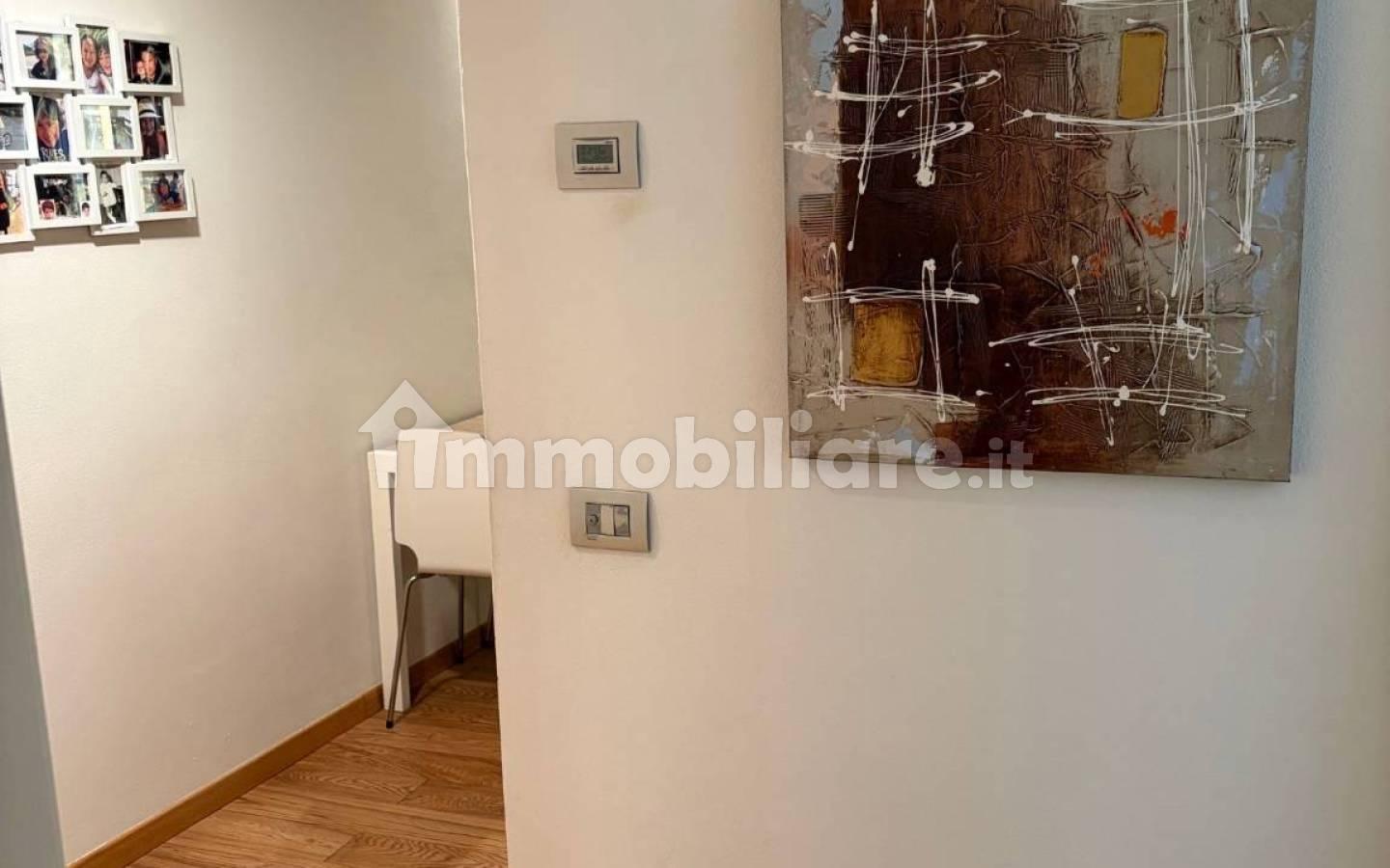 Trilocale vicolo Granai 4, Centro, Lecco