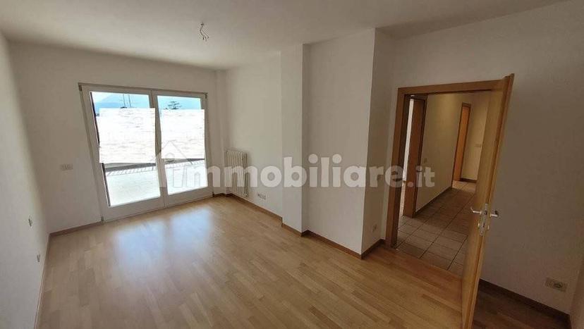 Trilocale ottimo stato, primo piano, Centro, Bolzano — foto 4 di 6