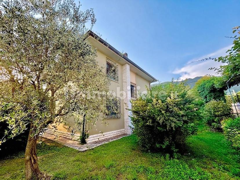 Villa unifamiliare via Veneto, Centro, Concesio
