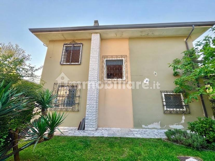 Villa unifamiliare via Veneto, Centro, Concesio — foto 4 di 9