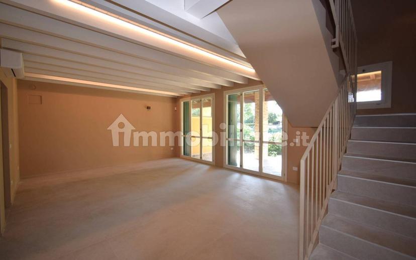 Villa bifamiliare, ottimo stato, 251 m², Vigatto, Parma — foto 3 di 31