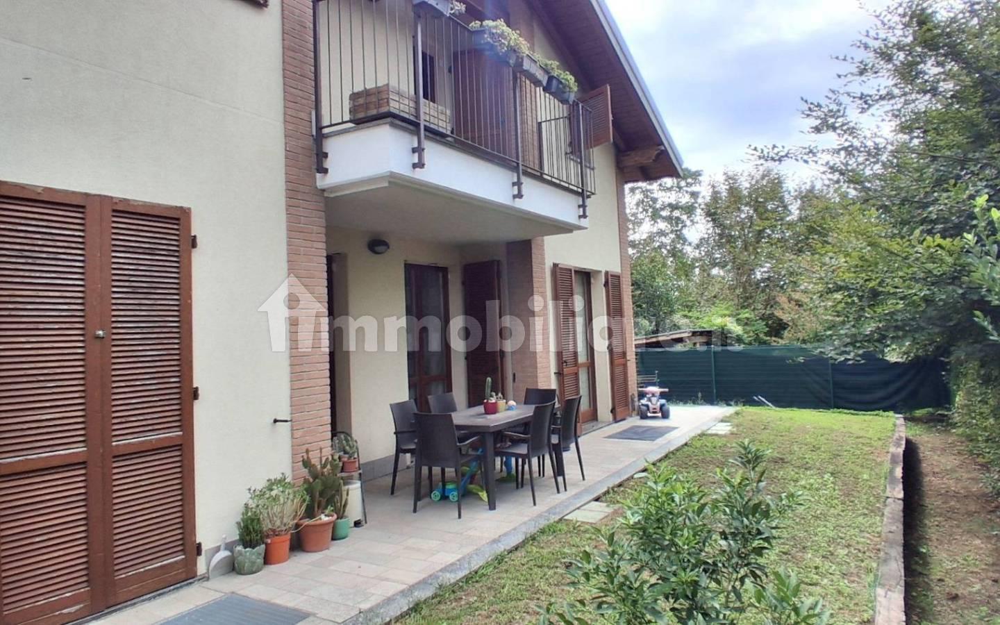 Villa bifamiliare via Francesco Petrarca 17, Rogoredo Valaperta Rimoldo, Casatenovo